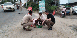 ผู้​กำกับการ​ สภ.ชุมพวง​ เข้าช่วยเหลือ